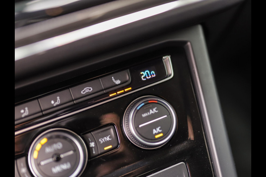Volkswagen Touran 1.5 TSI Highline Business R 7p | Stoelverw. | Camera | ACC | Carplay