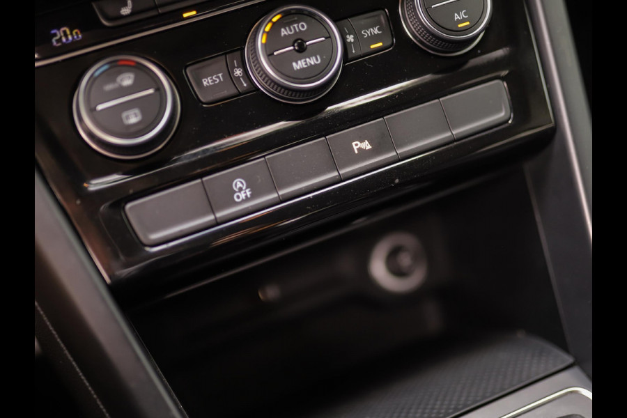 Volkswagen Touran 1.5 TSI Highline Business R 7p | Stoelverw. | Camera | ACC | Carplay