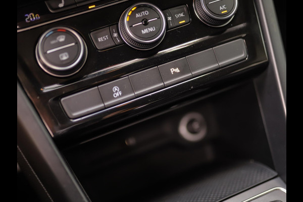Volkswagen Touran 1.5 TSI Highline Business R 7p | Stoelverw. | Camera | ACC | Carplay