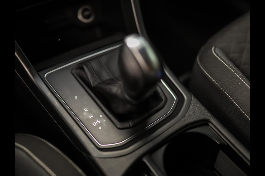 Volkswagen Touran 1.5 TSI Highline Business R 7p | Stoelverw. | Camera | ACC | Carplay