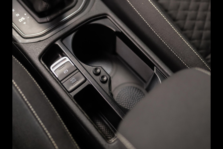 Volkswagen Touran 1.5 TSI Highline Business R 7p | Stoelverw. | Camera | ACC | Carplay
