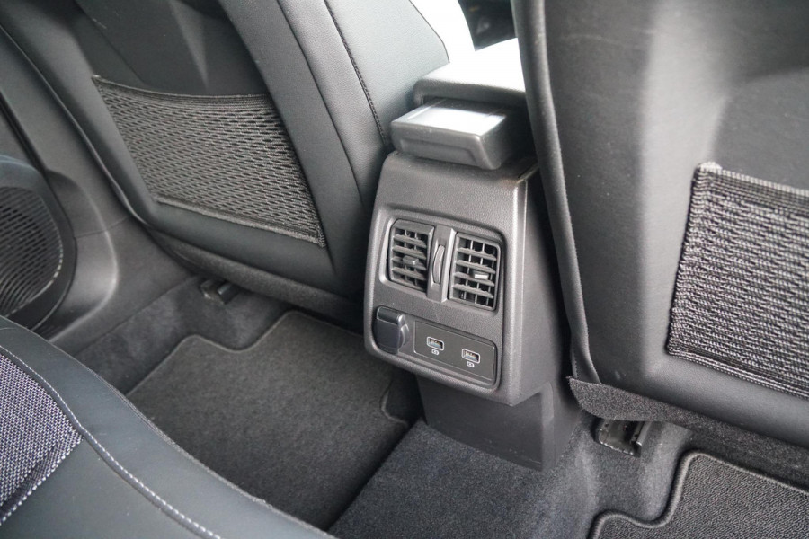 Renault Captur 1.3 TCe 140 PK AUT. + DEALER ONDERHOUDEN / TREKHAAK