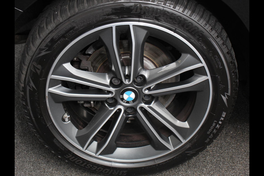 BMW 1-serie 118i Automaat Sportline Business Edition Climate control Navigatie Cruise control LED Parkeersensor achter Apple Carplay/ Android Auto