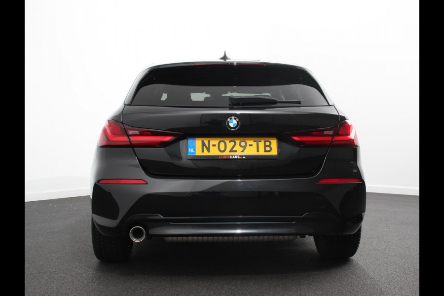 BMW 1-serie 118i Automaat Sportline Business Edition Climate control Navigatie Cruise control LED Parkeersensor achter Apple Carplay/ Android Auto