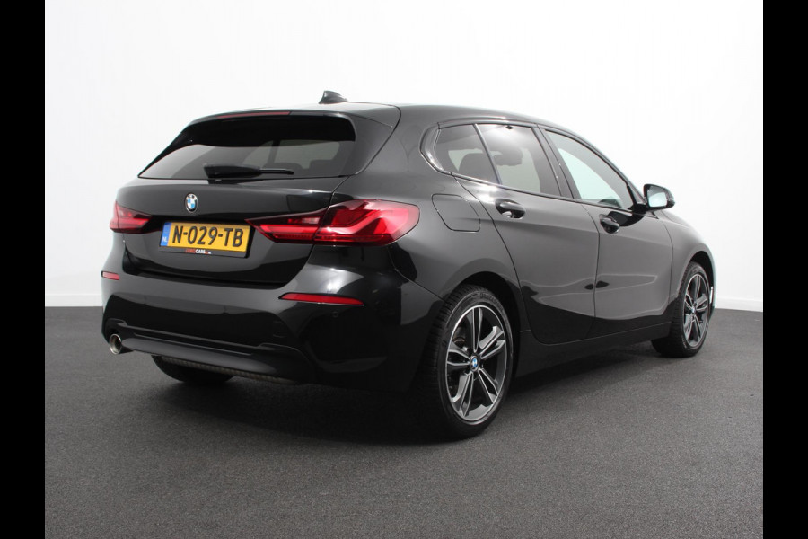 BMW 1-serie 118i Automaat Sportline Business Edition Climate control Navigatie Cruise control LED Parkeersensor achter Apple Carplay/ Android Auto