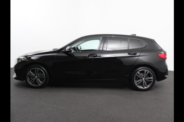 BMW 1-serie 118i Automaat Sportline Business Edition Climate control Navigatie Cruise control LED Parkeersensor achter Apple Carplay/ Android Auto