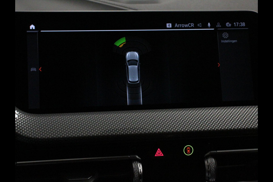 BMW 1-serie 118i Automaat Sportline Business Edition Climate control Navigatie Cruise control LED Parkeersensor achter Apple Carplay/ Android Auto