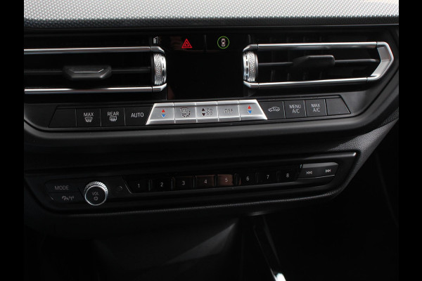 BMW 1-serie 118i Automaat Sportline Business Edition Climate control Navigatie Cruise control LED Parkeersensor achter Apple Carplay/ Android Auto