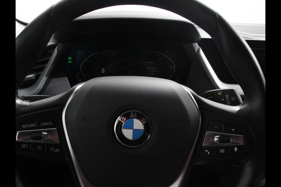 BMW 1-serie 118i Automaat Sportline Business Edition Climate control Navigatie Cruise control LED Parkeersensor achter Apple Carplay/ Android Auto