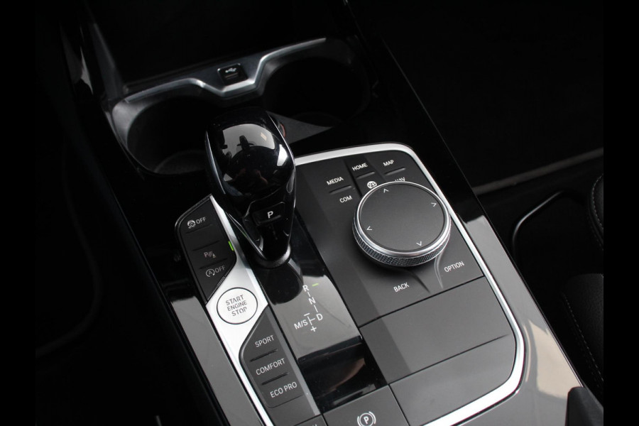 BMW 1-serie 118i Automaat Sportline Business Edition Climate control Navigatie Cruise control LED Parkeersensor achter Apple Carplay/ Android Auto