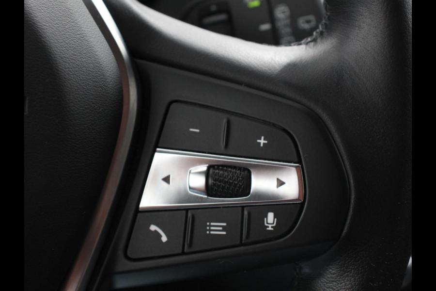 BMW 1-serie 118i Automaat Sportline Business Edition Climate control Navigatie Cruise control LED Parkeersensor achter Apple Carplay/ Android Auto