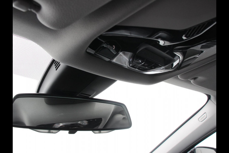 BMW 1-serie 118i Automaat Sportline Business Edition Climate control Navigatie Cruise control LED Parkeersensor achter Apple Carplay/ Android Auto