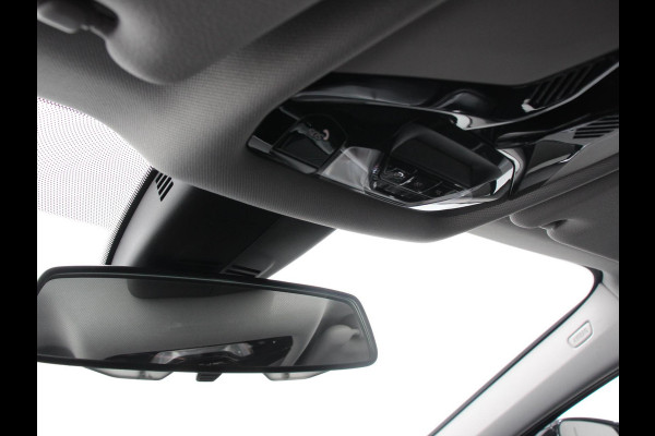 BMW 1-serie 118i Automaat Sportline Business Edition Climate control Navigatie Cruise control LED Parkeersensor achter Apple Carplay/ Android Auto