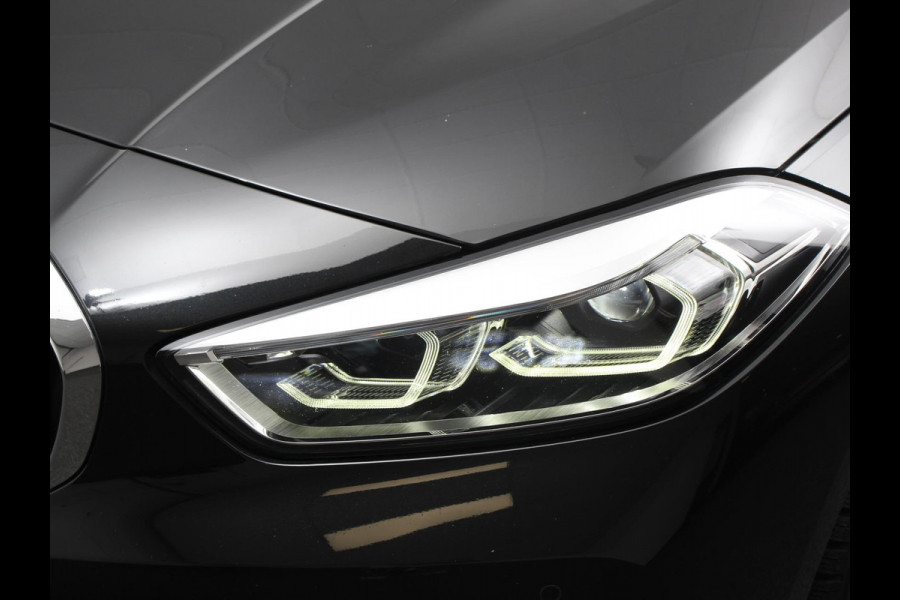 BMW 1-serie 118i Automaat Sportline Business Edition Climate control Navigatie Cruise control LED Parkeersensor achter Apple Carplay/ Android Auto