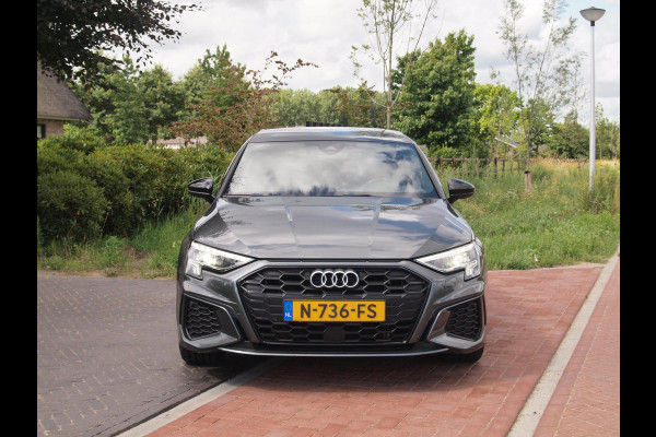 Audi A3 Sportback 45 TFSI e S edition Competition | 19 Inch | Panoramadak |  Led Plus | Apple Carplay | NL-Auto |