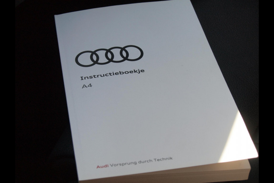 Audi A4 Avant 1.4 TFSI Sport S line black edition | Camera | Sfeerverlichting | Cruise Control | Automaat |
