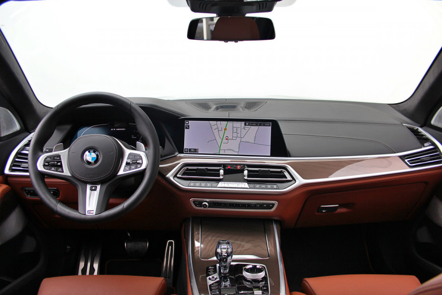 BMW X7 M50i High Executive Sky Lounge | M-sport | Bowers en Wilkins