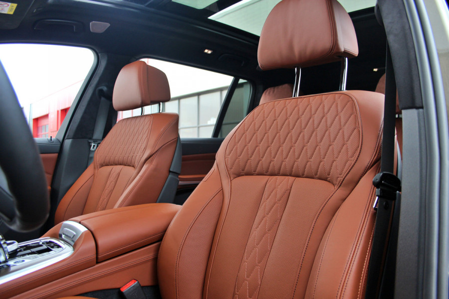 BMW X7 M50i High Executive Sky Lounge | M-sport | Bowers en Wilkins