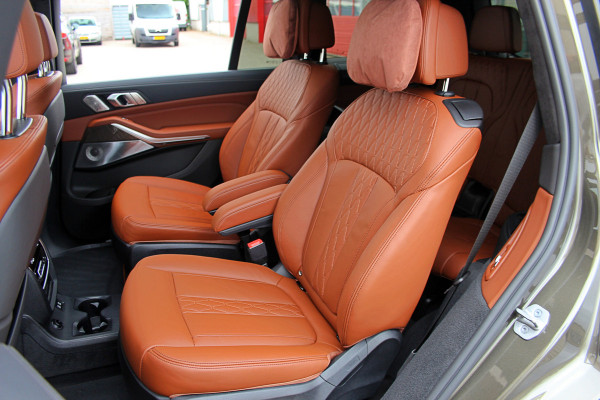 BMW X7 M50i High Executive Sky Lounge | M-sport | Bowers en Wilkins