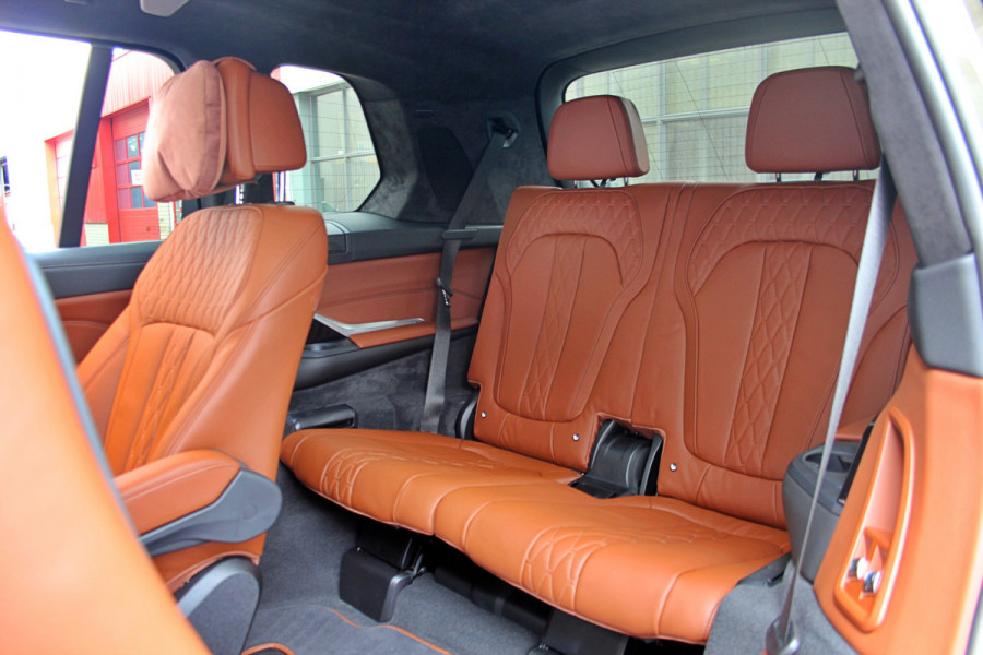 BMW X7 M50i High Executive Sky Lounge | M-sport | Bowers en Wilkins