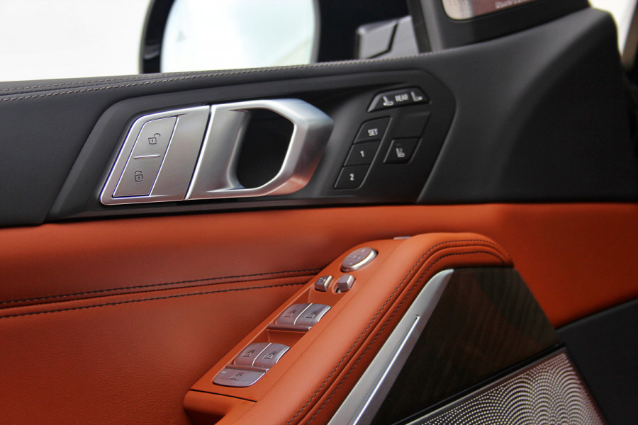 BMW X7 M50i High Executive Sky Lounge | M-sport | Bowers en Wilkins