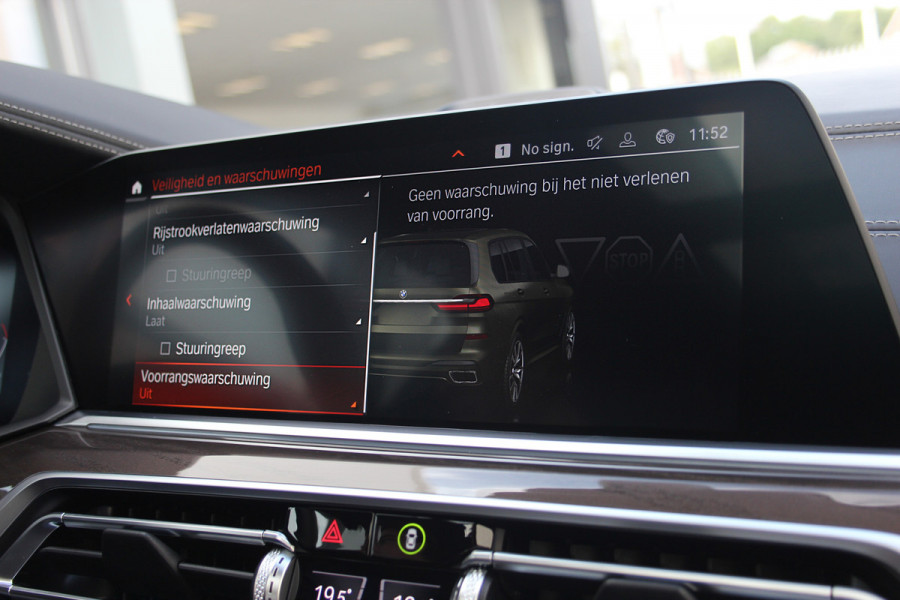 BMW X7 M50i High Executive Sky Lounge | M-sport | Bowers en Wilkins