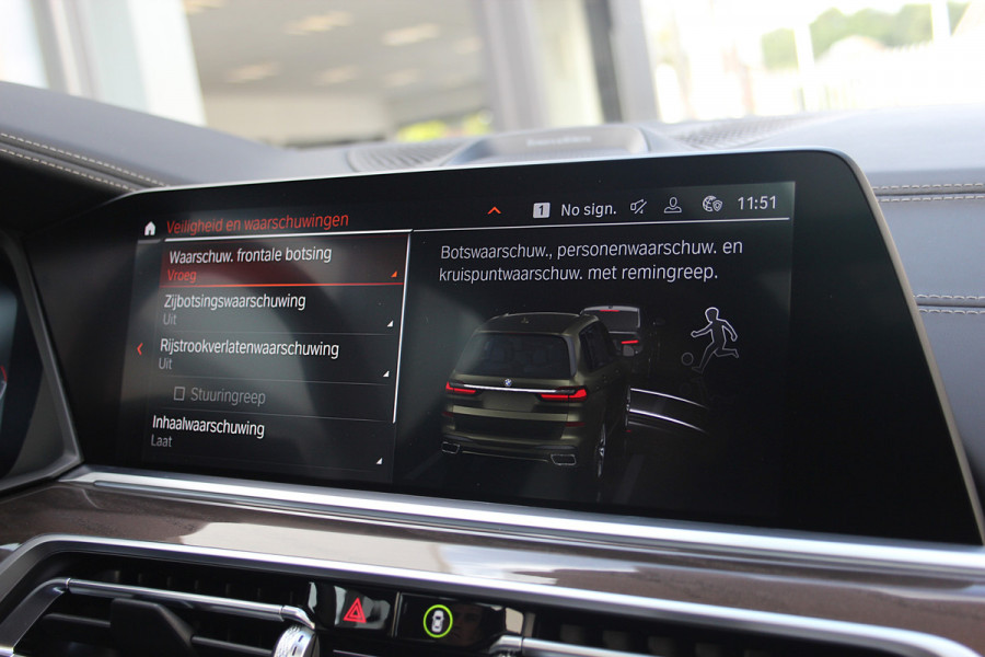 BMW X7 M50i High Executive Sky Lounge | M-sport | Bowers en Wilkins