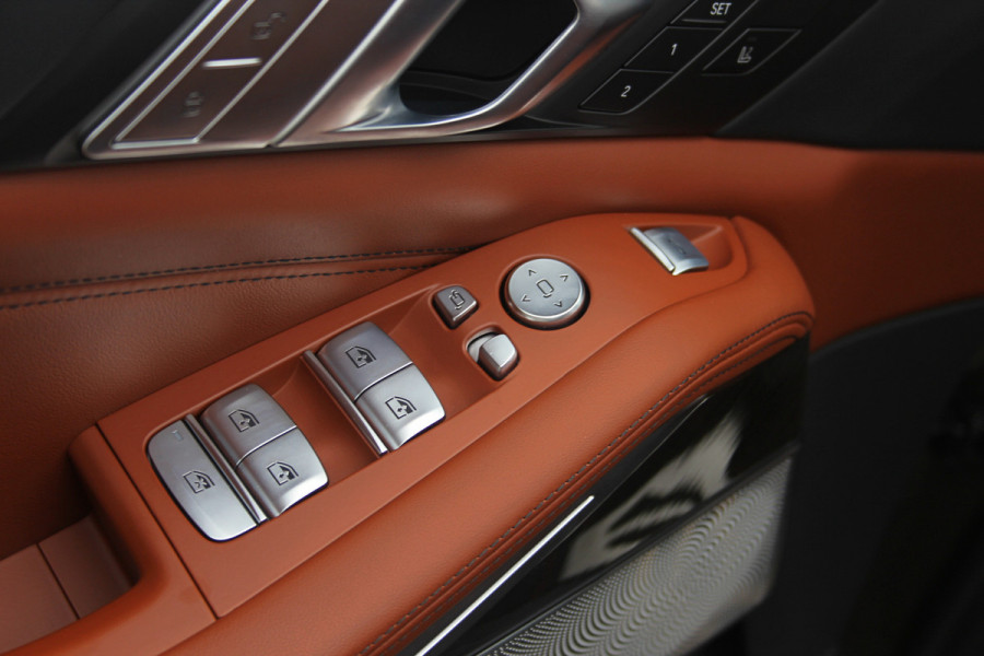 BMW X7 M50i High Executive Sky Lounge | M-sport | Bowers en Wilkins