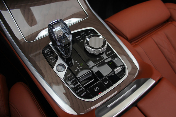 BMW X7 M50i High Executive Sky Lounge | M-sport | Bowers en Wilkins