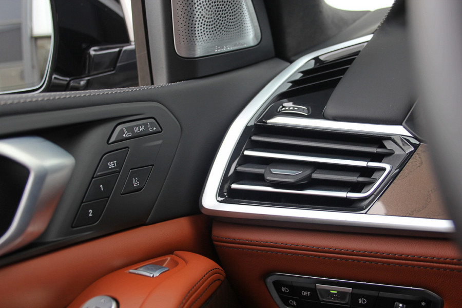 BMW X7 M50i High Executive Sky Lounge | M-sport | Bowers en Wilkins