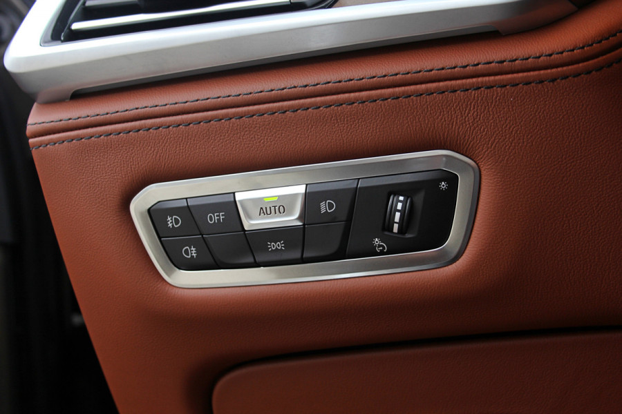 BMW X7 M50i High Executive Sky Lounge | M-sport | Bowers en Wilkins