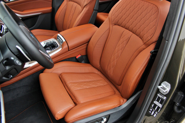 BMW X7 M50i High Executive Sky Lounge | M-sport | Bowers en Wilkins