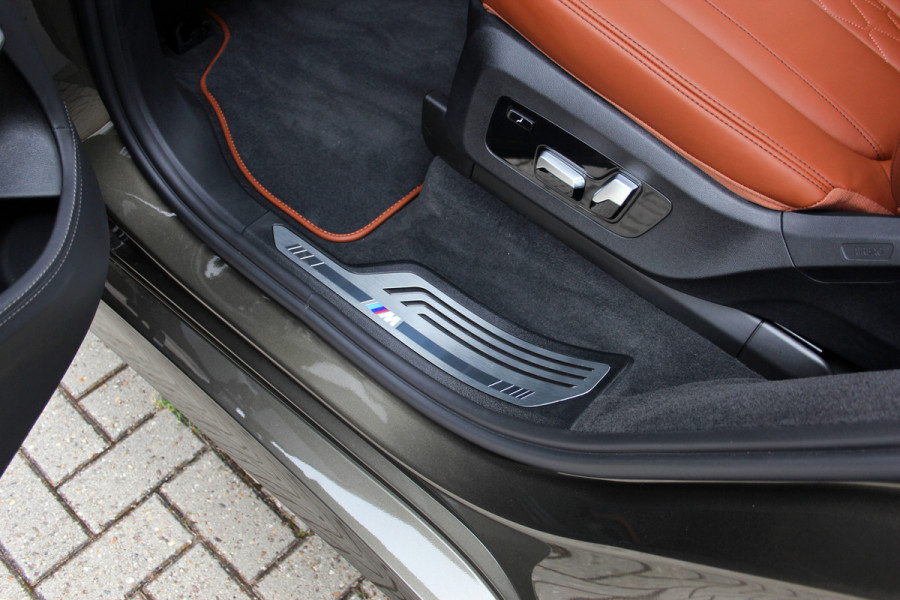 BMW X7 M50i High Executive Sky Lounge | M-sport | Bowers en Wilkins