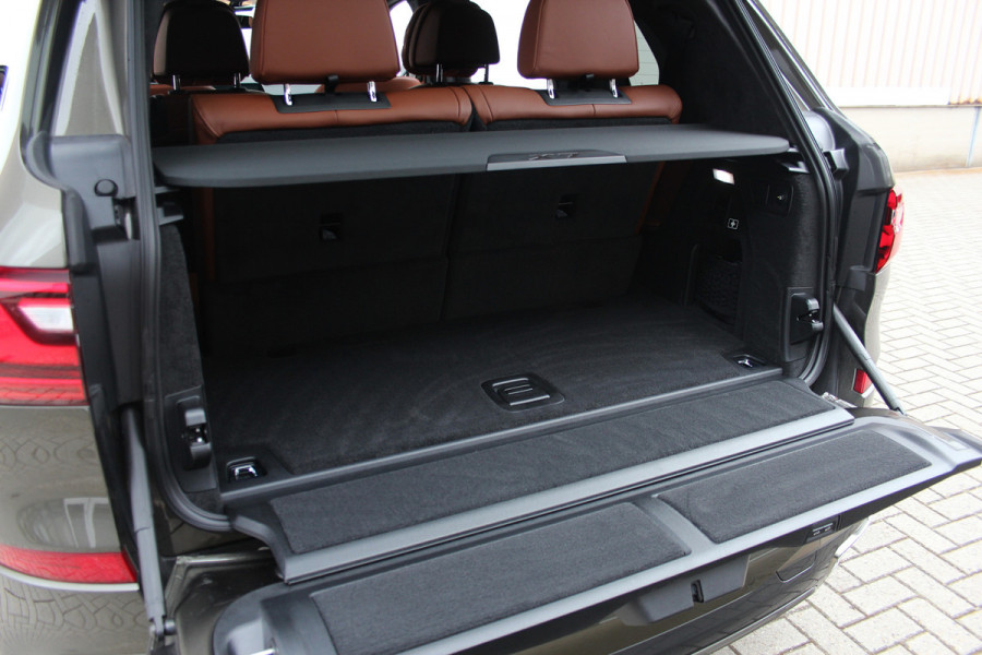 BMW X7 M50i High Executive Sky Lounge | M-sport | Bowers en Wilkins