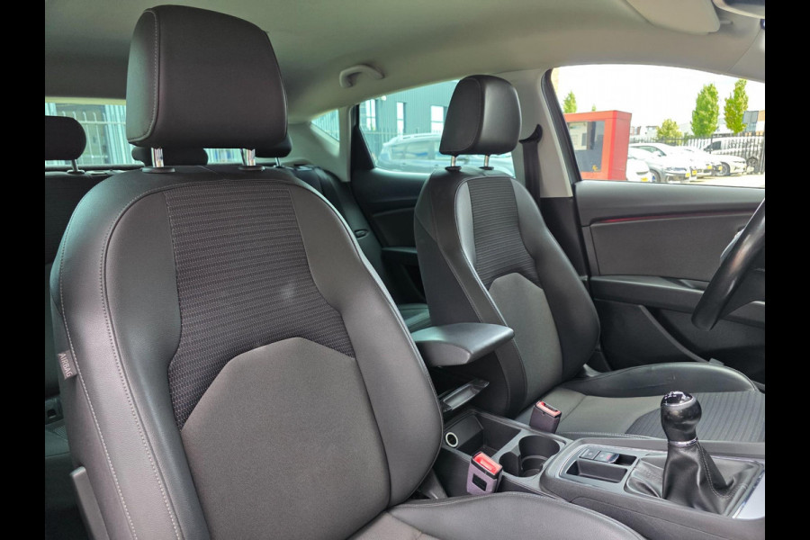 Seat Leon 1.4 EcoTSI Xcellence / CARPLAY / KEYLESS / SFEERVERL. / P.SENSOR V+A / CRUISE / ALL-SEASON / ISOFIX / RESERVEB. / 6-BAK!