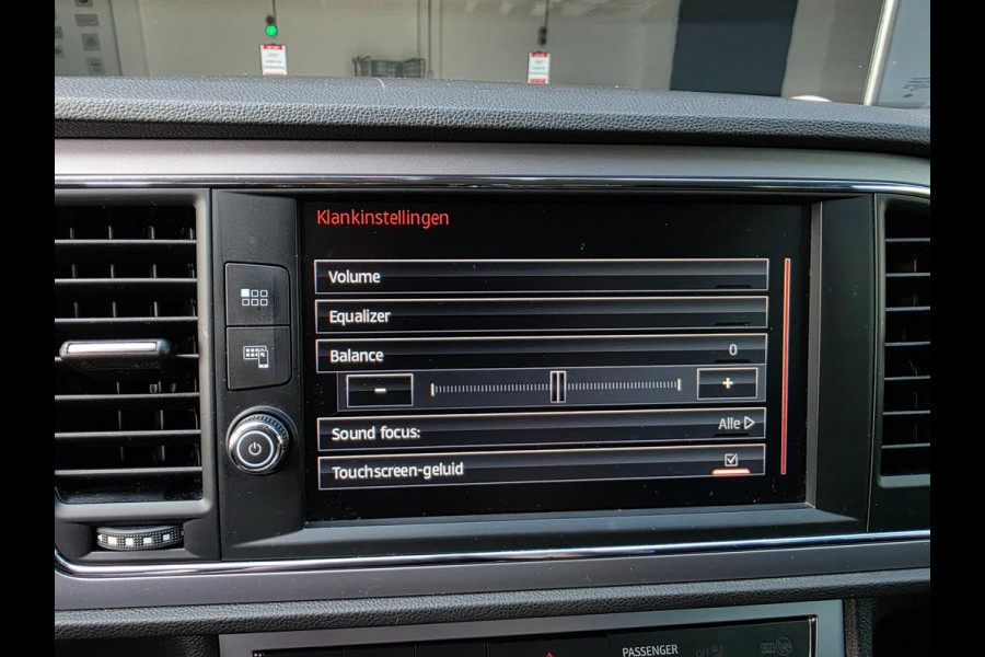Seat Leon 1.4 EcoTSI Xcellence / CARPLAY / KEYLESS / SFEERVERL. / P.SENSOR V+A / CRUISE / ALL-SEASON / ISOFIX / RESERVEB. / 6-BAK!