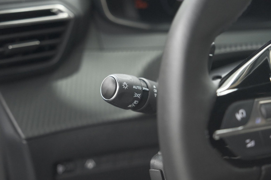 Peugeot 2008 Hybrid 136 e-DSC6 Allure | 360 Camera | Adaptieve Cruise Control | Dodehoekdetectie | Navigatie
