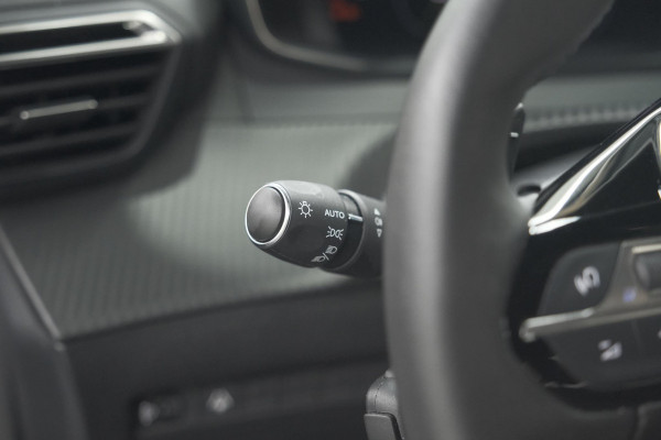 Peugeot 2008 Hybrid 136 e-DSC6 Allure | 360 Camera | Adaptieve Cruise Control | Dodehoekdetectie | Navigatie