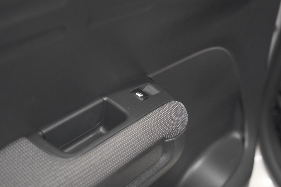 Citroën C3 Aircross PureTech 110 S&S Feel | Trekhaak | Parkeersensoren | Apple Carplay | Navigatie