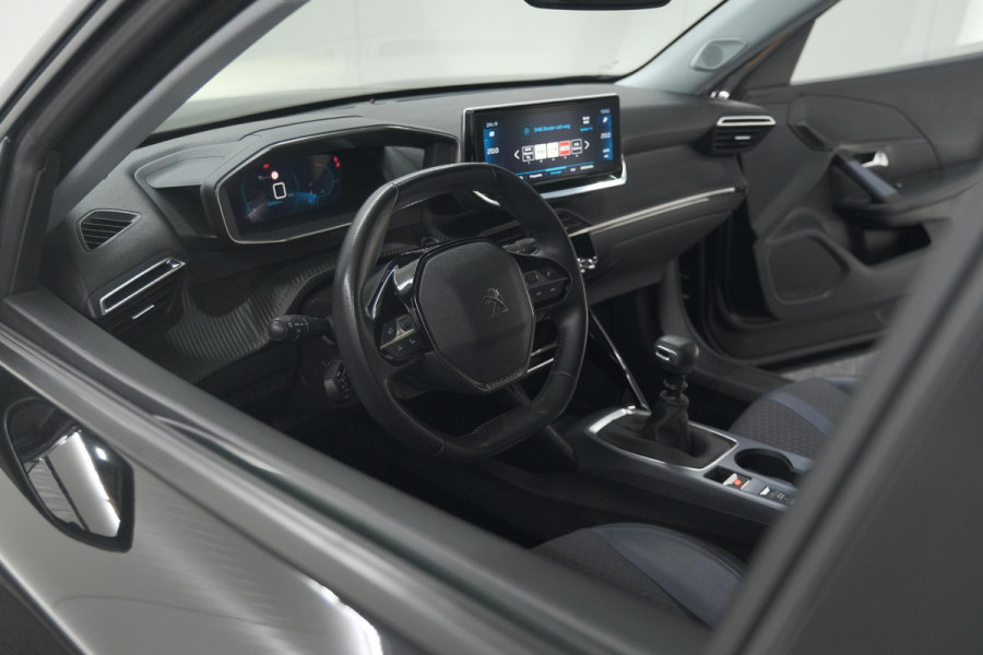 Peugeot 2008 PureTech 130 Allure | Camera | Apple Carplay | Navigatie | Parkeersensoren | 18 Inch Lichtmetalen Velgen