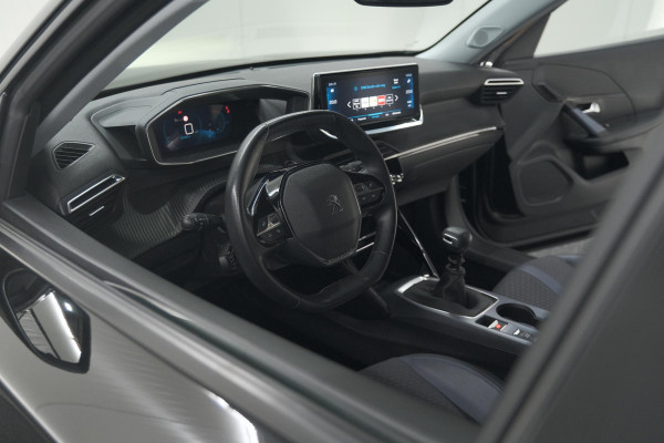 Peugeot 2008 PureTech 130 Allure | Camera | Apple Carplay | Navigatie | Parkeersensoren | 18 Inch Lichtmetalen Velgen