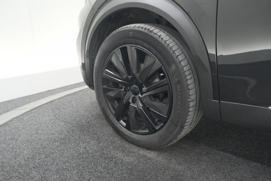 Peugeot 2008 PureTech 130 Allure | Camera | Apple Carplay | Navigatie | Parkeersensoren | 18 Inch Lichtmetalen Velgen
