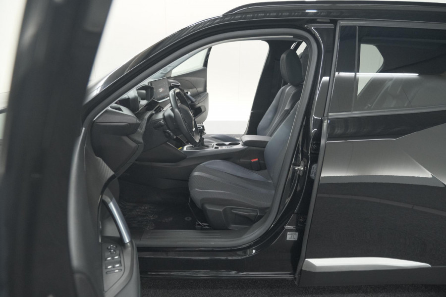 Peugeot 2008 PureTech 130 Allure | Camera | Apple Carplay | Navigatie | Parkeersensoren | 18 Inch Lichtmetalen Velgen