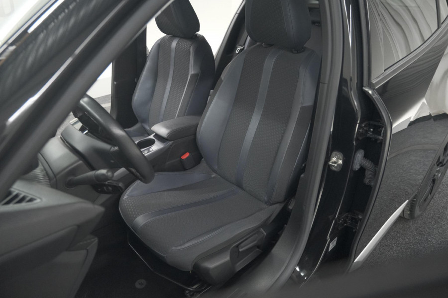 Peugeot 2008 PureTech 130 Allure | Camera | Apple Carplay | Navigatie | Parkeersensoren | 18 Inch Lichtmetalen Velgen