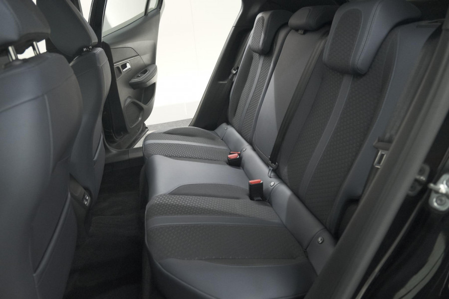 Peugeot 2008 PureTech 130 Allure | Camera | Apple Carplay | Navigatie | Parkeersensoren | 18 Inch Lichtmetalen Velgen