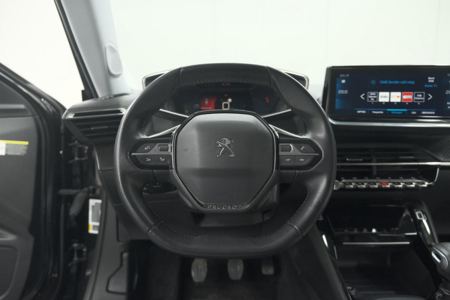 Peugeot 2008 PureTech 130 Allure | Camera | Apple Carplay | Navigatie | Parkeersensoren | 18 Inch Lichtmetalen Velgen