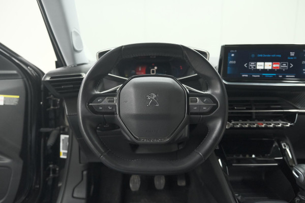 Peugeot 2008 PureTech 130 Allure | Camera | Apple Carplay | Navigatie | Parkeersensoren | 18 Inch Lichtmetalen Velgen