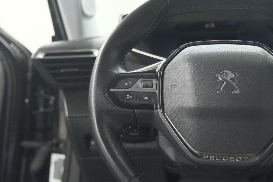 Peugeot 2008 PureTech 130 Allure | Camera | Apple Carplay | Navigatie | Parkeersensoren | 18 Inch Lichtmetalen Velgen