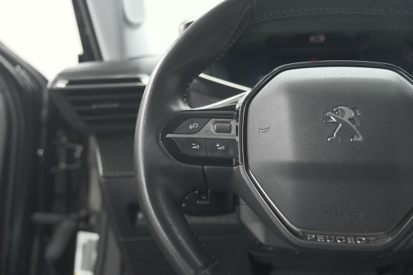 Peugeot 2008 PureTech 130 Allure | Camera | Apple Carplay | Navigatie | Parkeersensoren | 18 Inch Lichtmetalen Velgen