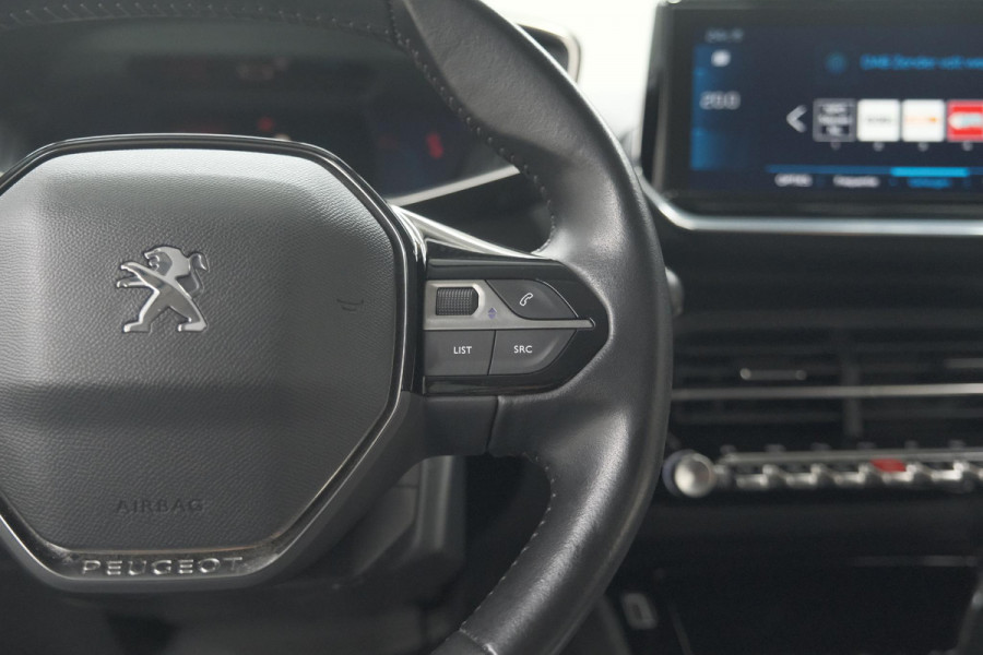 Peugeot 2008 PureTech 130 Allure | Camera | Apple Carplay | Navigatie | Parkeersensoren | 18 Inch Lichtmetalen Velgen